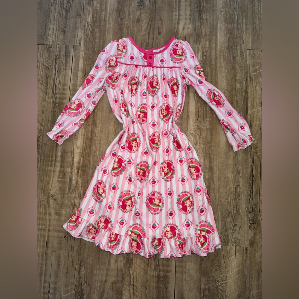 Vintage Pink and white Strawberry Shortcake long sleeve nightgown Princess dress